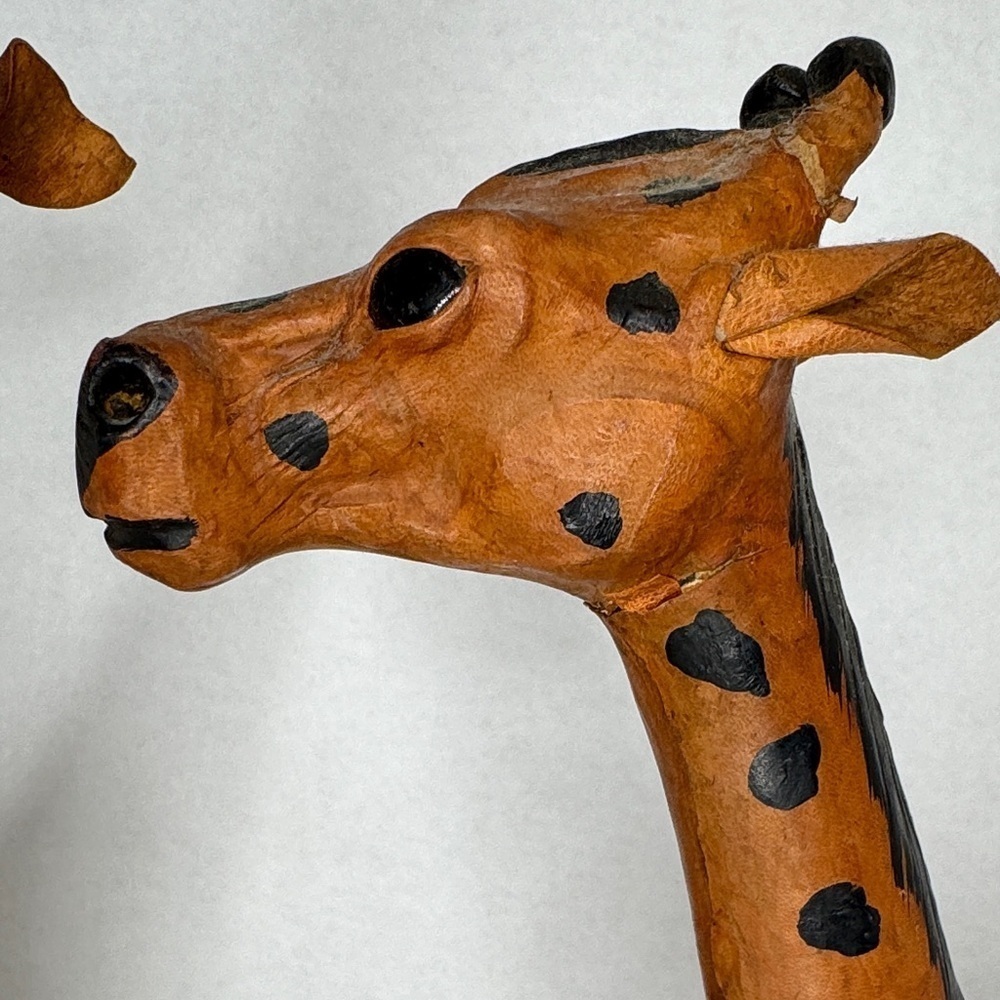 Vintage Estate Leather Wrapped Pair of Giraffes Large 17"-18" with Glass Eyes - Picture 3 of 16